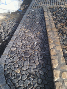 Calcaire bleu : calade galets déco vieilli Calcaire bleu : calade galets déco vieilli