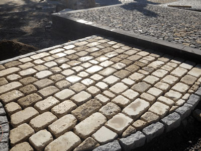 Calcaire de Chaptuzat : dalles sciées vieillies Calcaire de Chaptuzat : dalles sciées vieillies