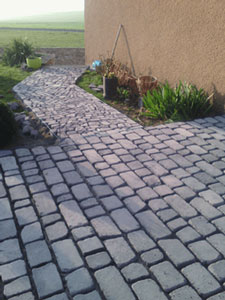 Lave d'Auvergne : dalles sciées viellies Lave d'Auvergne : dalles sciées viellies